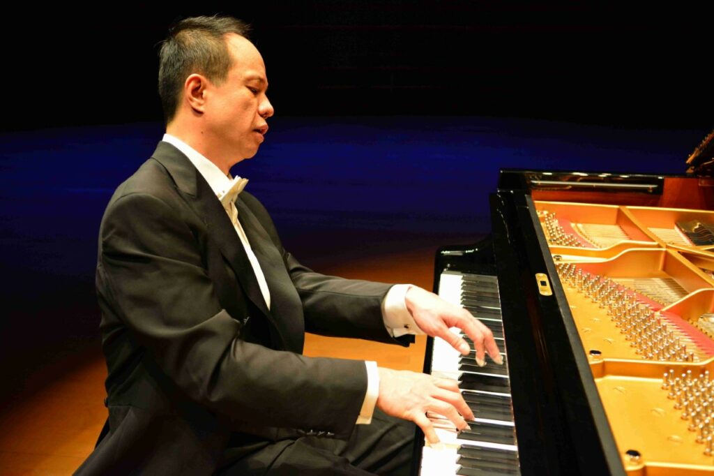 鋼琴演奏家 陳瑞斌於美國著名Renee &Henry Segerstrom Concert Hall
