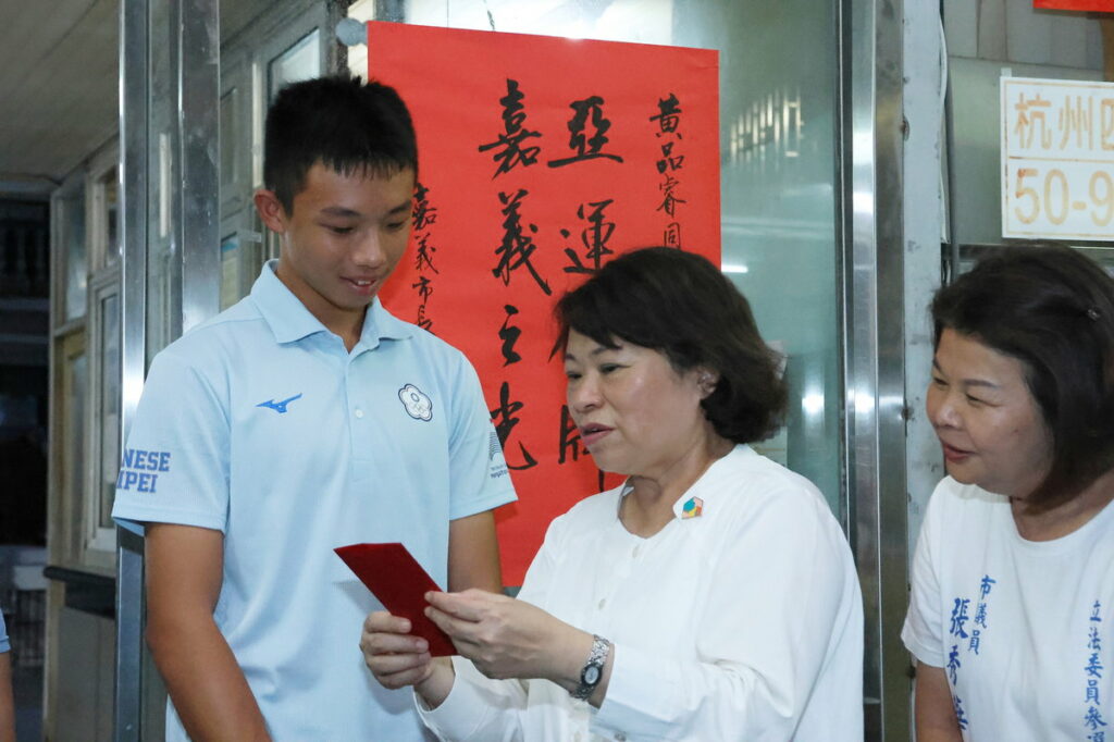 黃敏惠市長慰勉第19屆亞洲運動會勇奪滑輪溜冰銅牌選手黃品睿