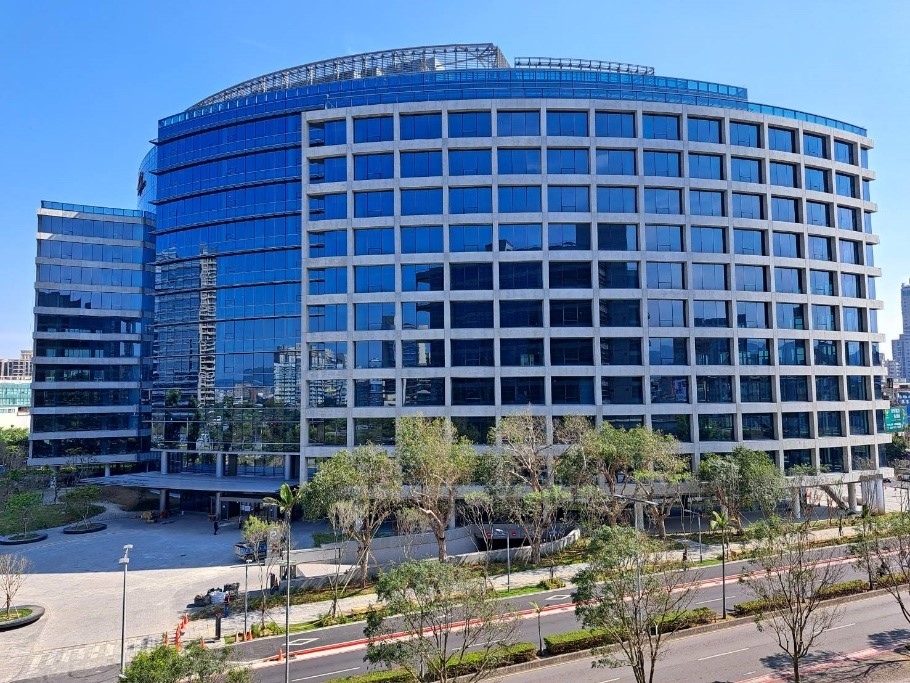 Google看好台灣及新北市的科技產業發展優勢,進駐位於板橋的台北遠東通訊園區,圖為目前預計於113年進駐之第二棟樓。(圖/新北市政府提供)