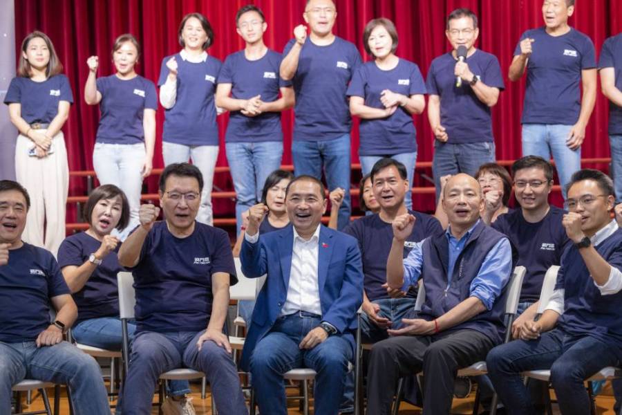 藍白合啟動磋商 侯友宜:今早聯繫柯辦談「這件事」 236 侯友宜11日出席戰鬥藍記者會跟韓國瑜同框