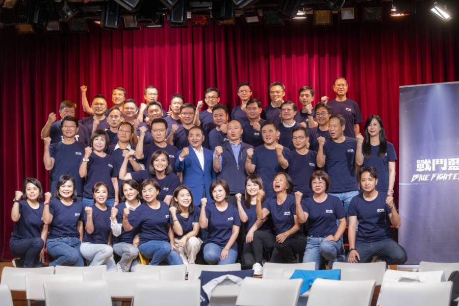 海內外對國民黨很失望 韓國瑜:做這兩件事支持度一定回升 236 侯友宜11日出席戰鬥藍記者會跟韓國瑜同框