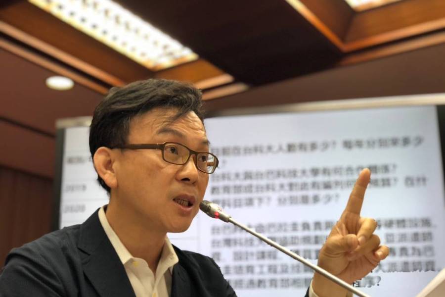 台巴科大校舍5年未動工 鄭正鈐:蔡政府「凱子外交」被當「盤子」耍 238 鄭正鈐11日教文委員會質詢