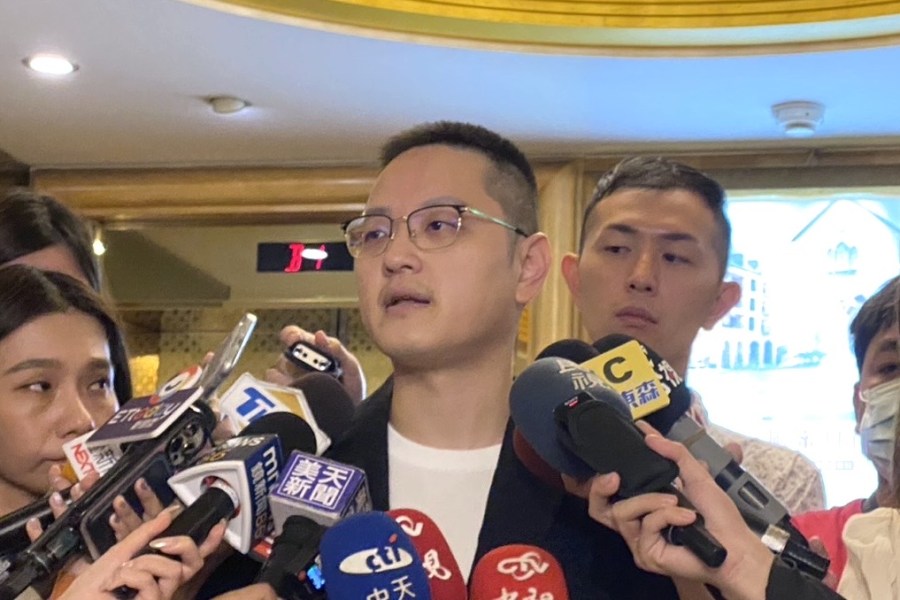 侯營希望不預設前提 柯文哲:不民調不辯論要看什麼? 242 柯辦發言人戴于文。(方炳超攝)