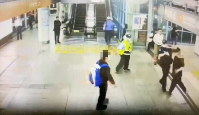 醉漢大鬧台北捷運大安站 拳毆員警遭壓制送辦妨害公務 71 113 1 | 社會 社會 記者爆料網