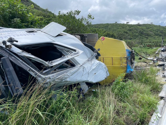 更新事發影片/台2線貢寮化學槽罐車超車不慎失控衝落邊坡 44歲駕駛傷重不治 69 312 2 | 社會 社會 記者爆料網