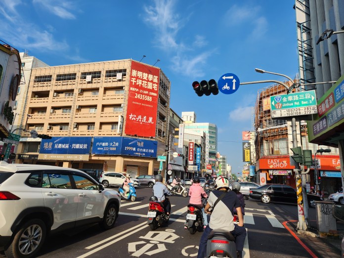 機車族看過來!台南「中正路、府前路」 試辦開放機車行駛內側車道及路口直接左轉 82 416633 0(府前路段共同) 0 | 生活 生活 記者爆料網