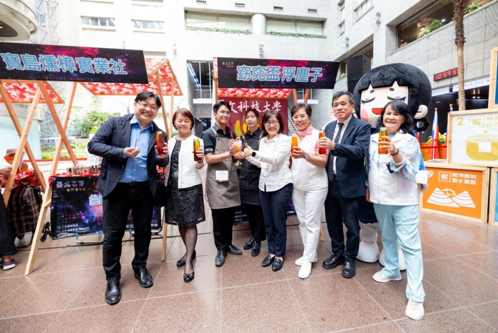 「窈窕盃全國學生客家手搖飲大賽」，以客家東方美人茶作為基底，最終比賽由景文科技大學-浮塵子隊奪冠。