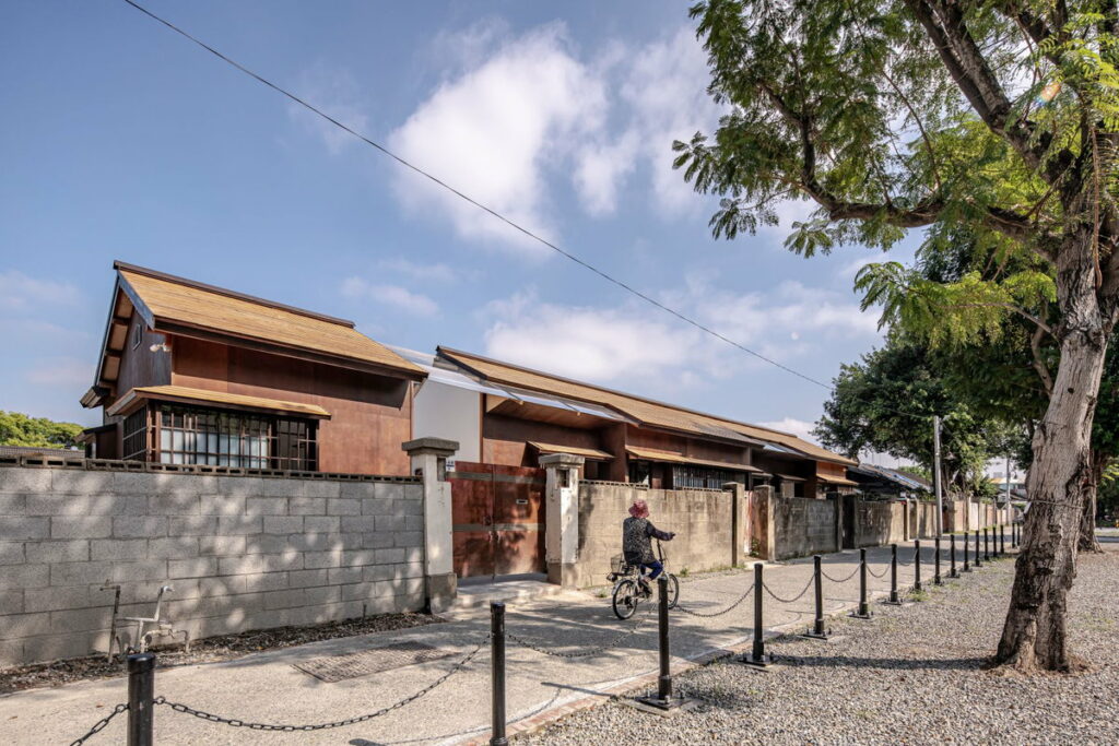 南動立面及圍牆等角透視