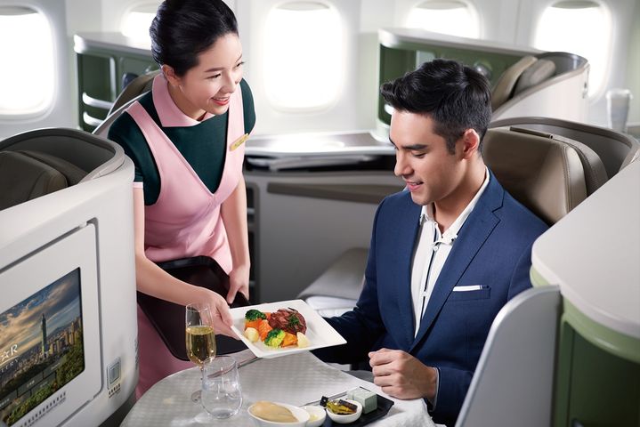 長榮航空獲《Condé Nast Traveler》票選為全球最佳機上餐飲第八名。 圖:長榮航空/提供