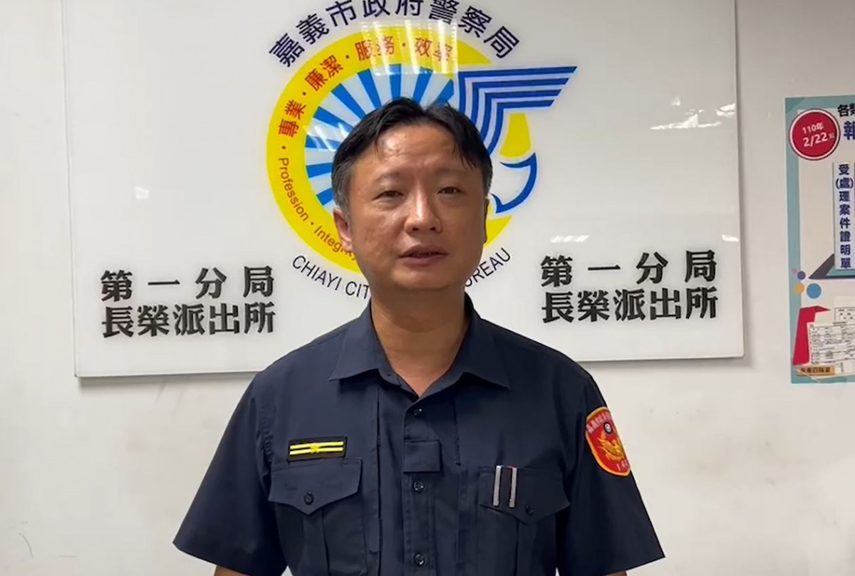 警方案發後4小時查獲6旬蕭男,長榮派出所所長詹文偉說明案情/陳致愷翻攝