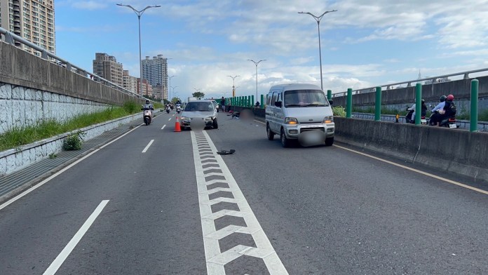 (車禍片)中和死亡車禍!機車騎士逆向與無照駕駛自小客車對撞 當場死亡 62 車禍現場。民眾提供 | 社會 社會 記者爆料網
