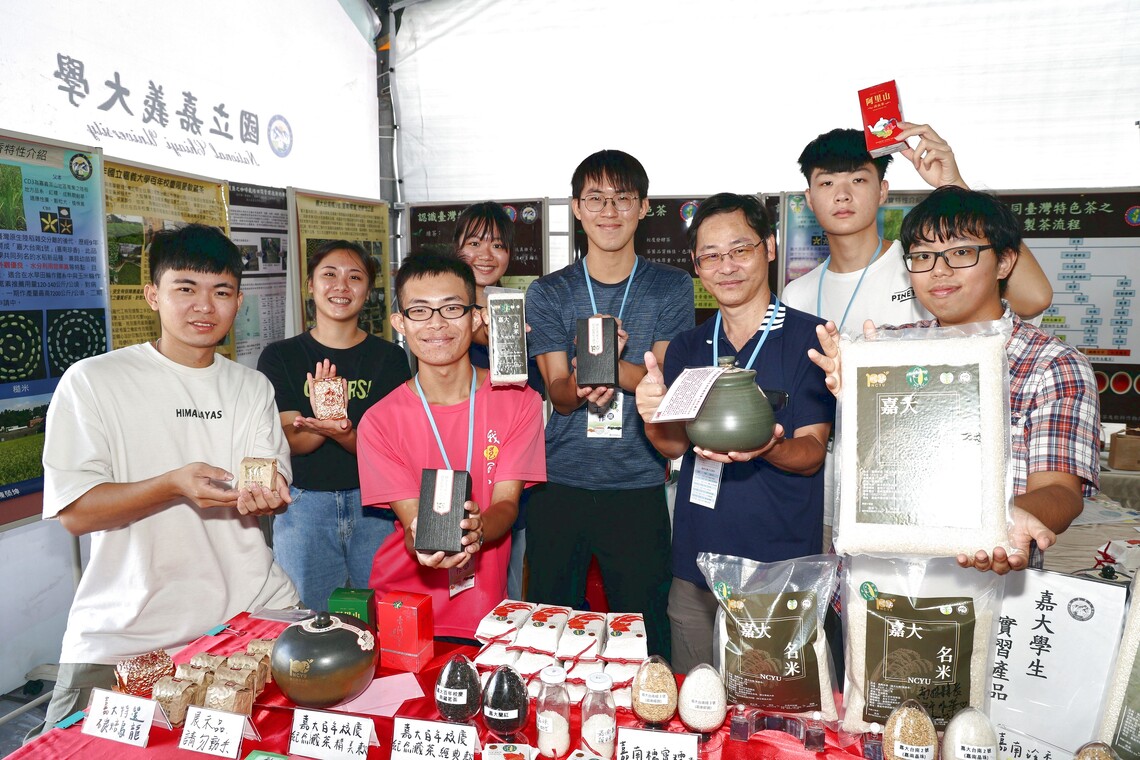 逛南投縣茶博會認識早熟、節水新好米 讓您吃飯也能力行減碳