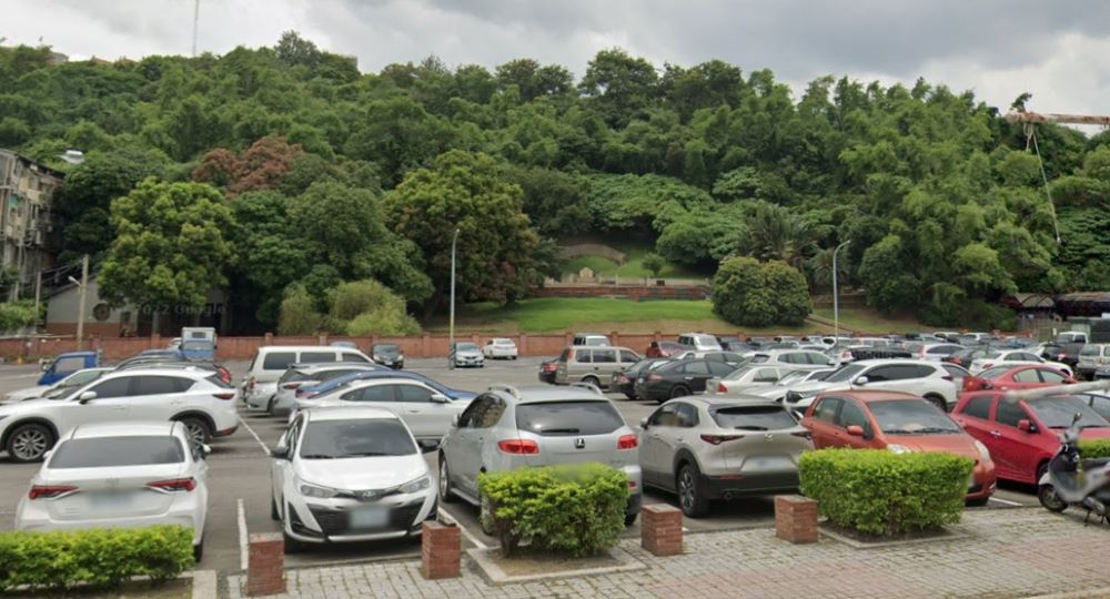 《圖說》八卦山辜家墳前水田改成停車場,摘自google網。