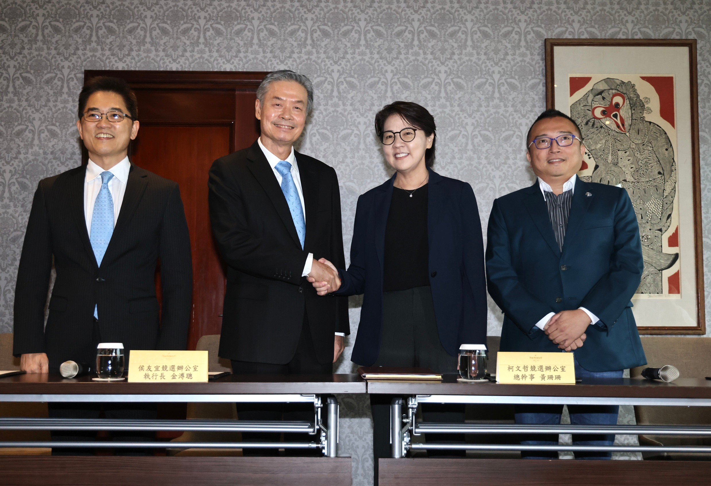 藍白合會前會今登場,國民黨祕書長黃健庭、侯友宜競選執行長金溥聰、柯文哲競選總幹事黃珊珊、柯文哲競選辦公室主任周榆修(左至右)出席。林啟弘攝