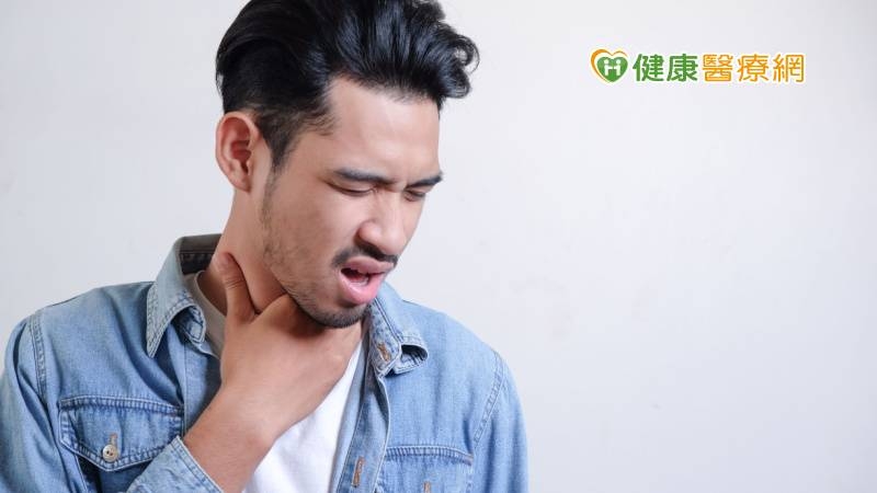 年輕男子吞嚥困難、連水也喝不下 檢查竟是「下咽癌」