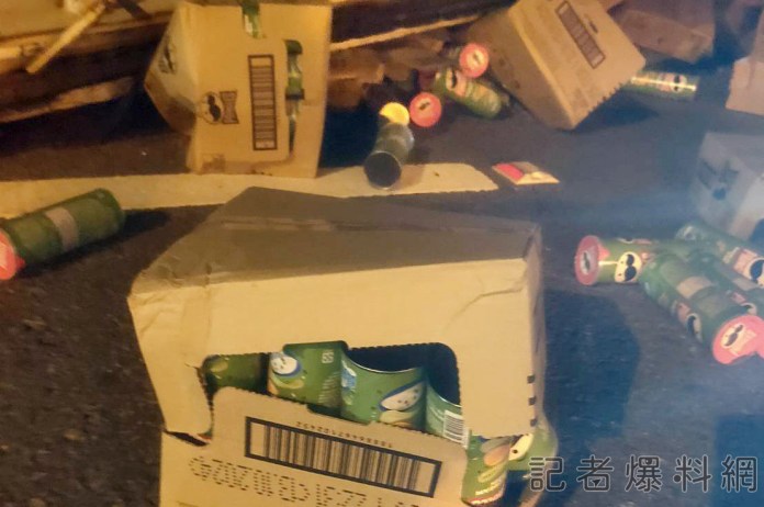 (更新)清晨台61線聯結車自撞事故洋芋片掉滿地 車禍畫面曝光 69 3 9 | 社會 社會 記者爆料網