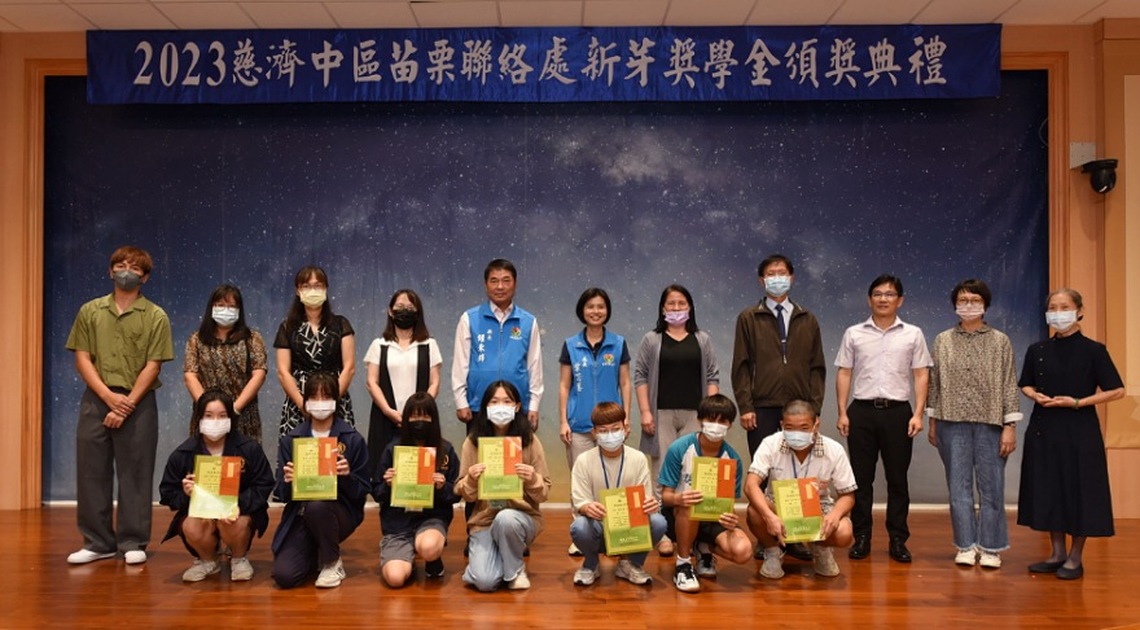 2003年慈濟新芽獎學金頒獎 鍾東錦:充實自己讓愛與善永續循環