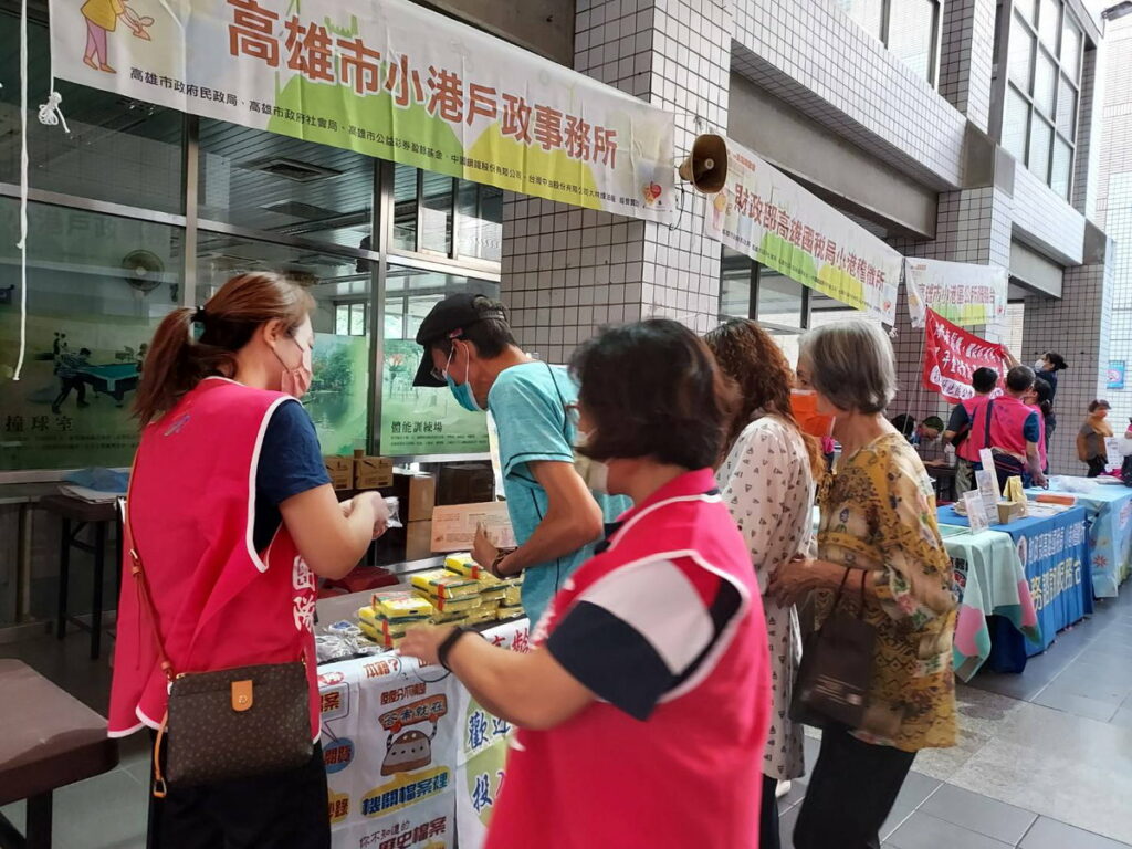 小港戶所重陽節與長輩同歡慶辦理業務宣導