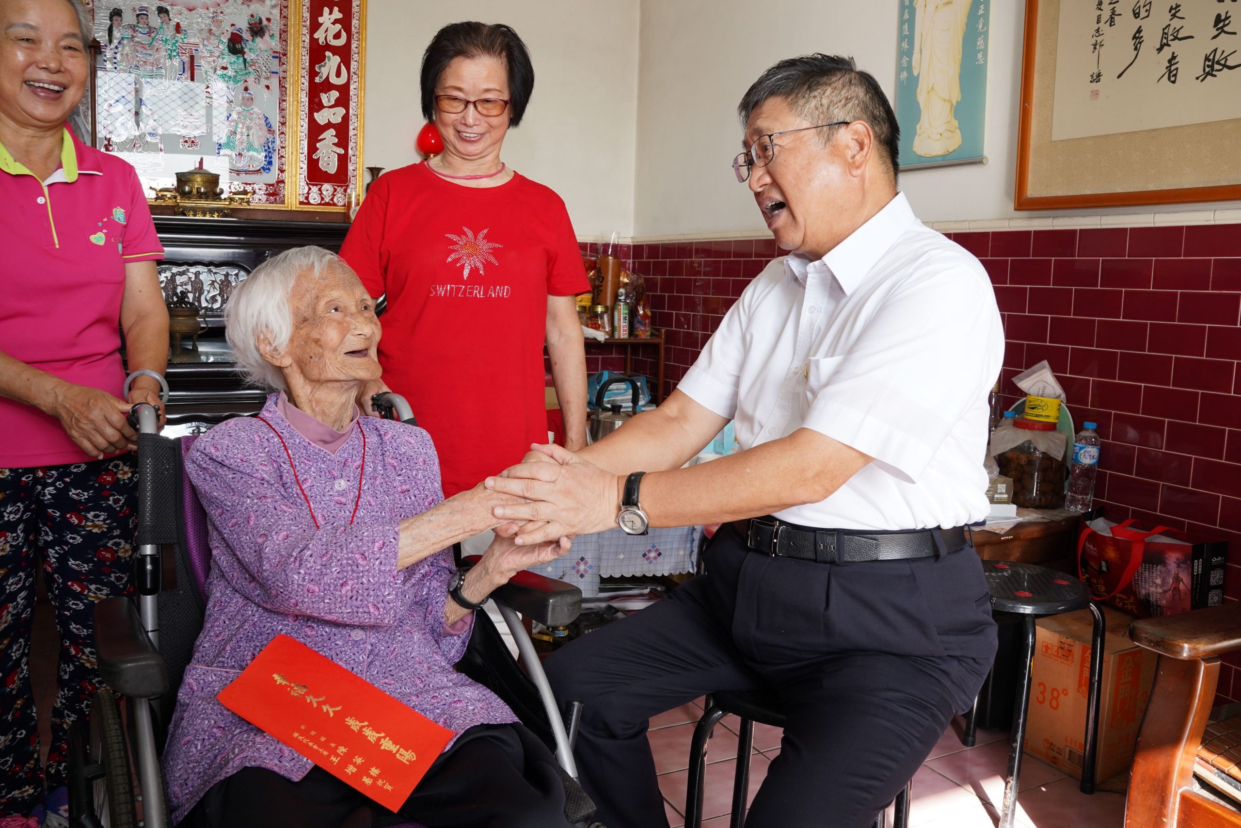 楊文科訪新埔百歲人瑞 祝賀長輩們重陽節快樂