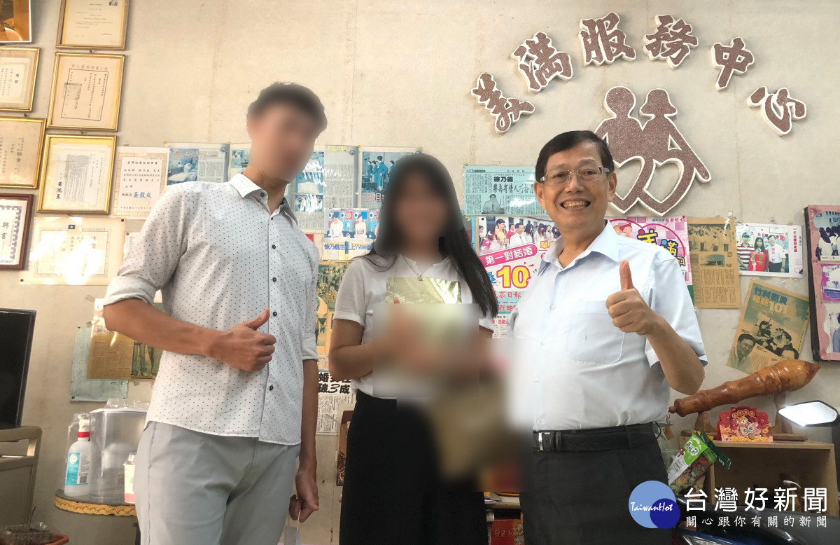 人在長大了之後會遇見一個自己的「另一半」,並和他走入婚姻。