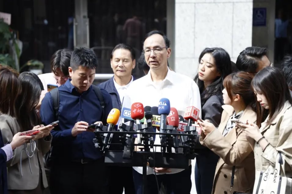 外界質疑對郭台銘不用民主初選,朱立倫認為黨內和政黨聯盟不一樣。國民黨提供