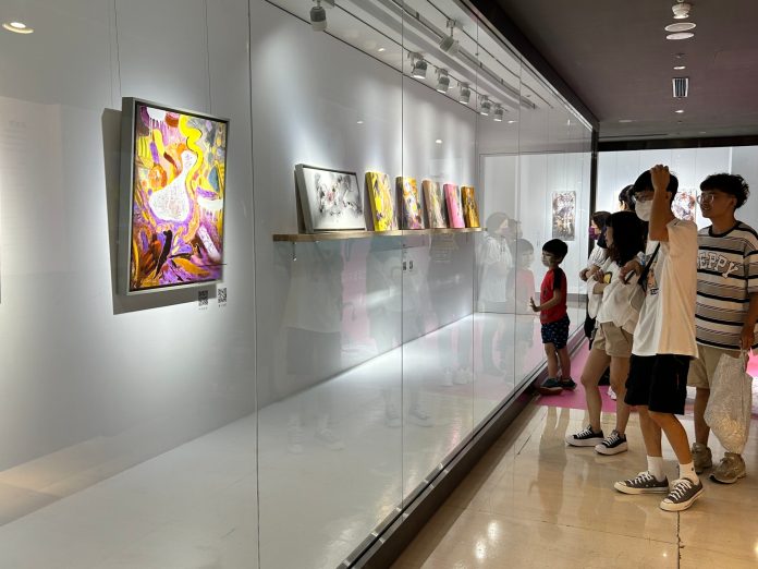 書寫筆畫躍動意象 許世芳個展「一念萬象」中友時尚藝廊開展 83 7 scaled | 藝文娛樂 藝文娛樂 記者爆料網