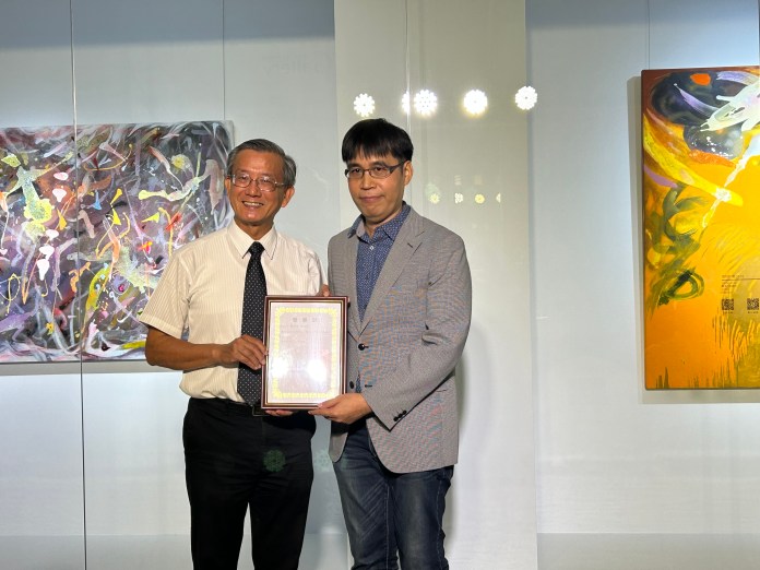 書寫筆畫躍動意象 許世芳個展「一念萬象」中友時尚藝廊開展 82 8 | 藝文娛樂 藝文娛樂 記者爆料網