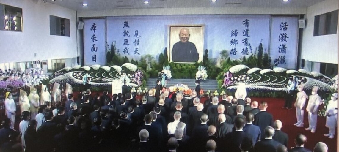 一貫道前人林再錦千古 道親不捨跪送