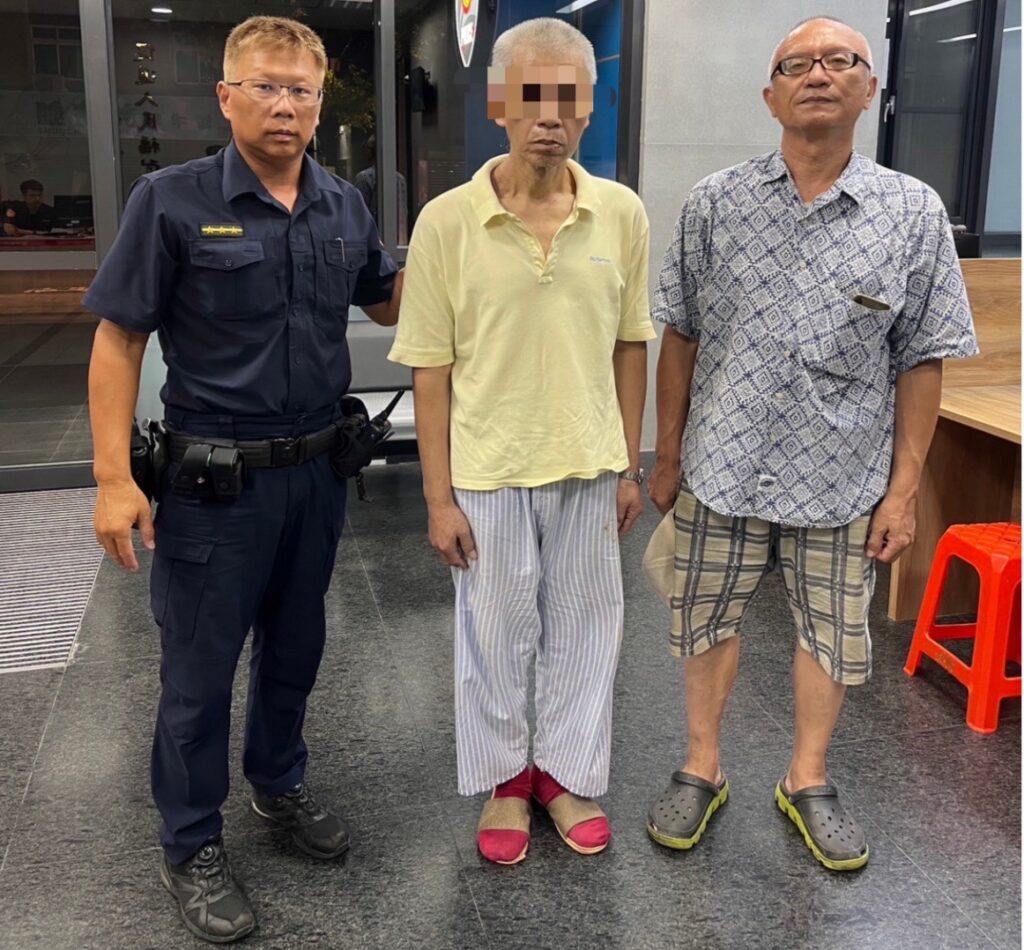 失智長者恍神行走重陽橋機車道險象環生 士林警暖照護助返家