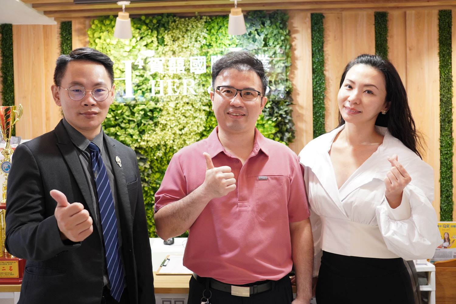 改邪歸正創辦人(左) 博田國際醫院國際乳房醫學中心主任(中)以及HER&HIS國際美業執行長(右)共同分享乳癌防治相關議題。圖/主辦單位提供