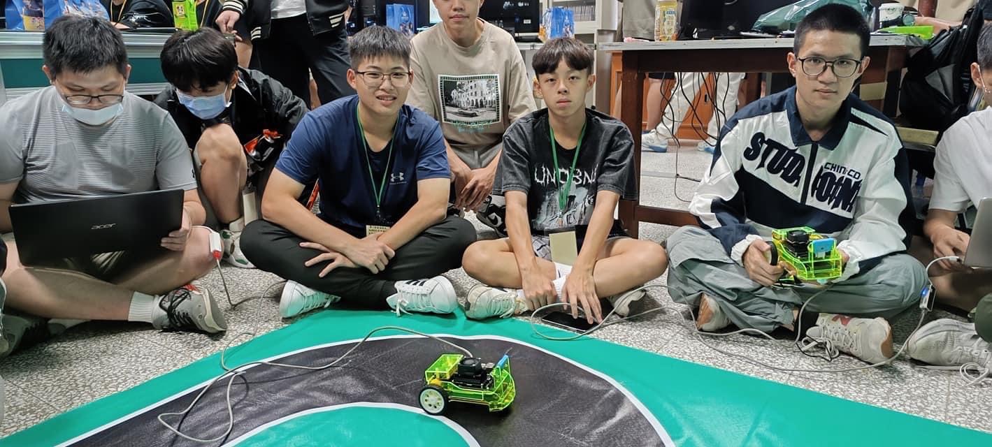 第一屆東南科大Jetbot 自走車競賽二信電機金包銀