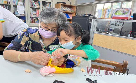 萬來非營利幼兒園幼老共園開學 老少學員一起學習長照好點子