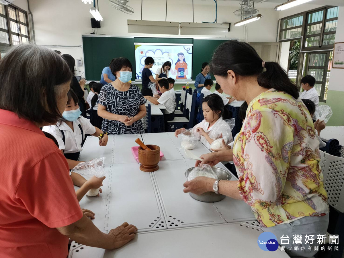 彰化縣福德國小安排融入環境教育體驗課程,讓學生能從生活日常落實珍惜食物態度。圖/記者鄧富珍攝