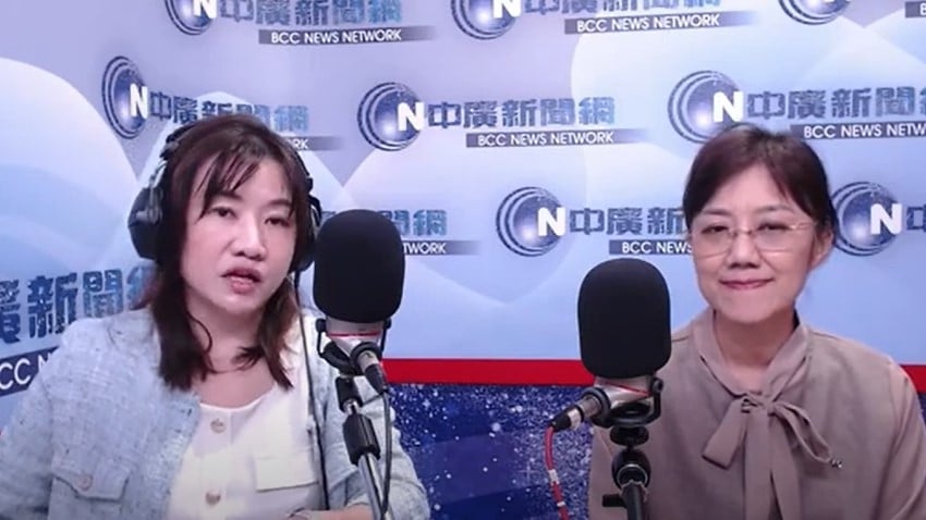 柯美蘭(右)16日接受中廣節目「千秋萬事」專訪。翻攝畫面