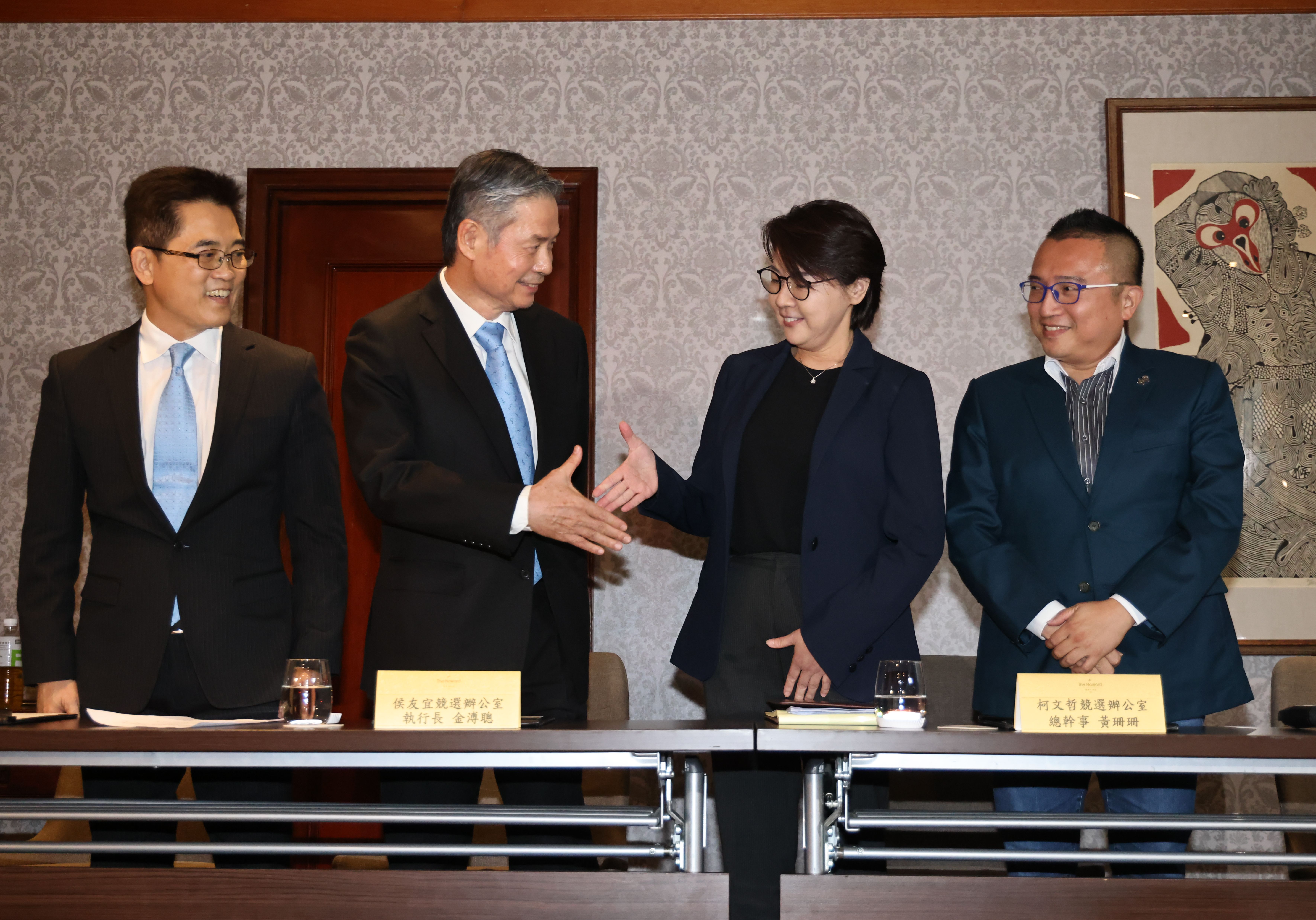 首場「藍白合會前會」14日落幕,事後卻演變成侯陣營、柯陣營隔空開火。資料照片/林啟弘