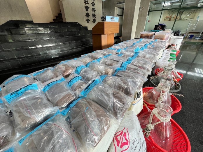 (查獲製毒工廠片)刑事局查獲近年最大規模製毒廠 毒品市價2億5千萬 66 2億5千萬。民眾提供 | 社會 社會 記者爆料網