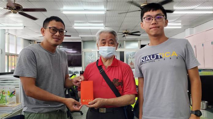 (彩券行偷竊片)偷開彩券行抽屉竊走3千元 警逮捕竊賊老闆爽捐破案獎金 56 | 社會 社會 記者爆料網