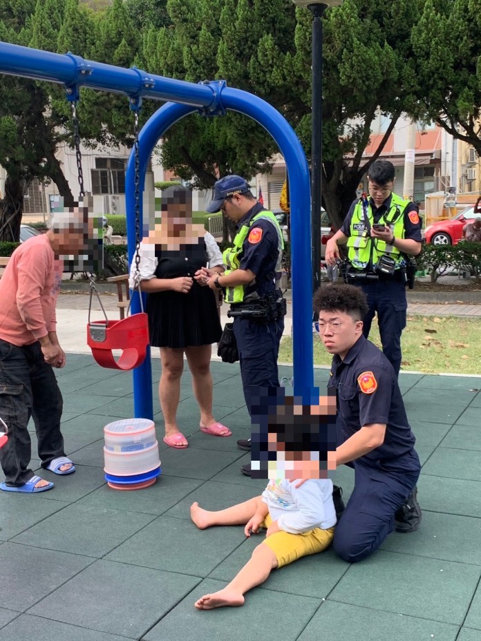 (女童盪鞦韆卡住片)6歲女童盪鞦韆卡住 員警拆鍊條助脫困 62 | 社會 社會 記者爆料網