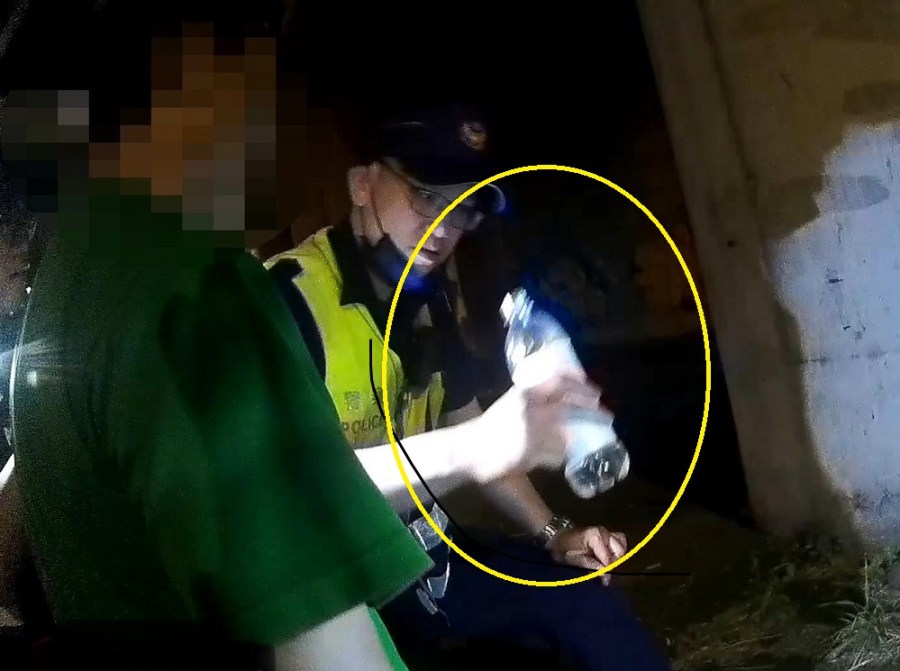 改裝寶特瓶夾層藏毒 駕駛目光飄移露餡警鷹眼破玄機 236 cnews204231016a05