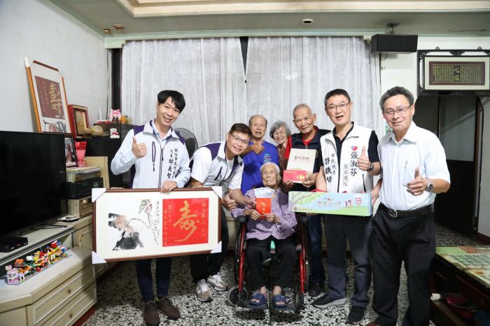 頭份市重陽敬老發放紀念品 百歲人瑞慰訪活動