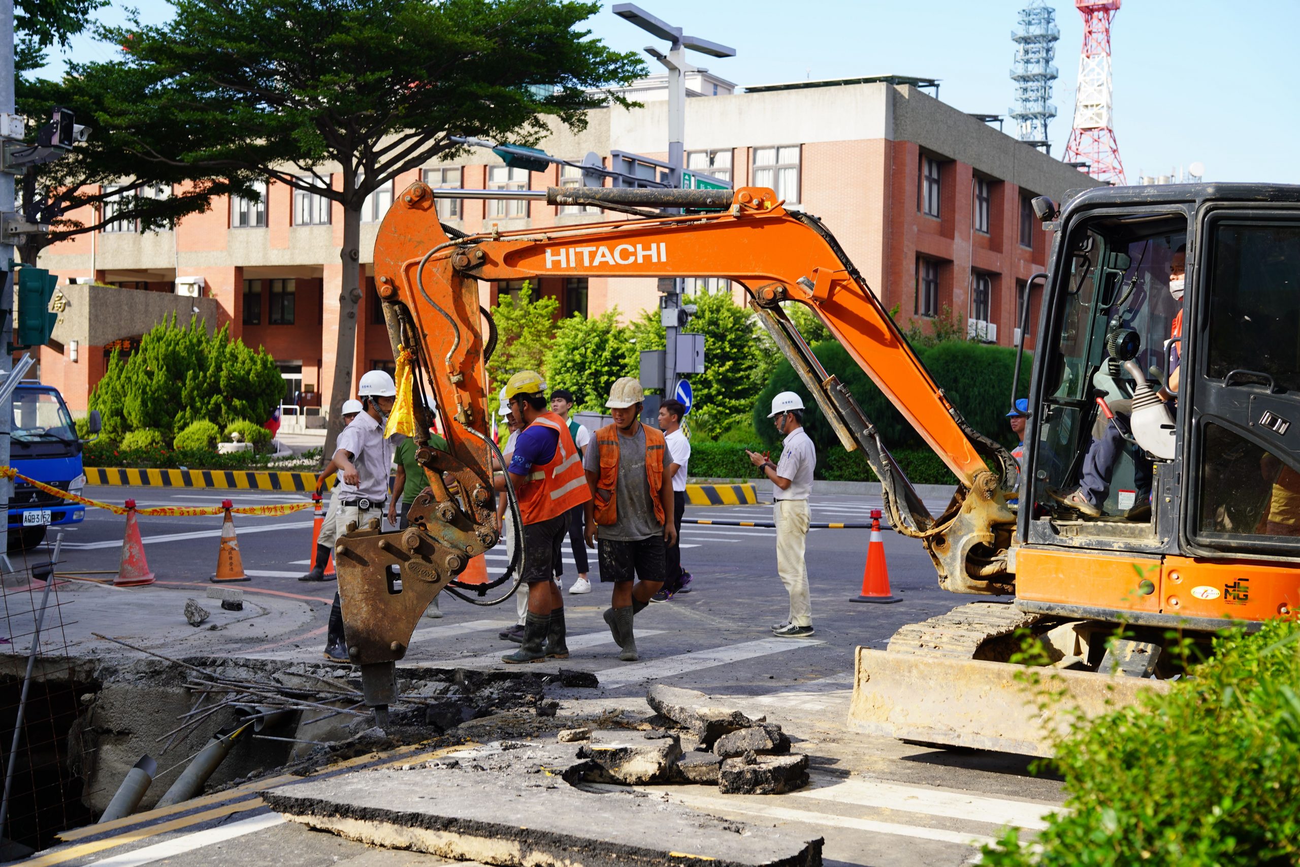 工地停工縣政七街搶險 縣府:監督建商灌漿穩固路基