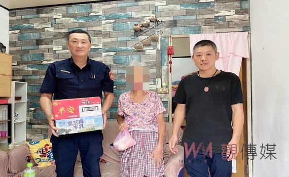 北港媽祖慈善會發揮愛心 結合口湖警送獨居長者溫暖