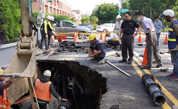 竹北又一起新天坑     建案工地忽略溝底劣化續施工導致