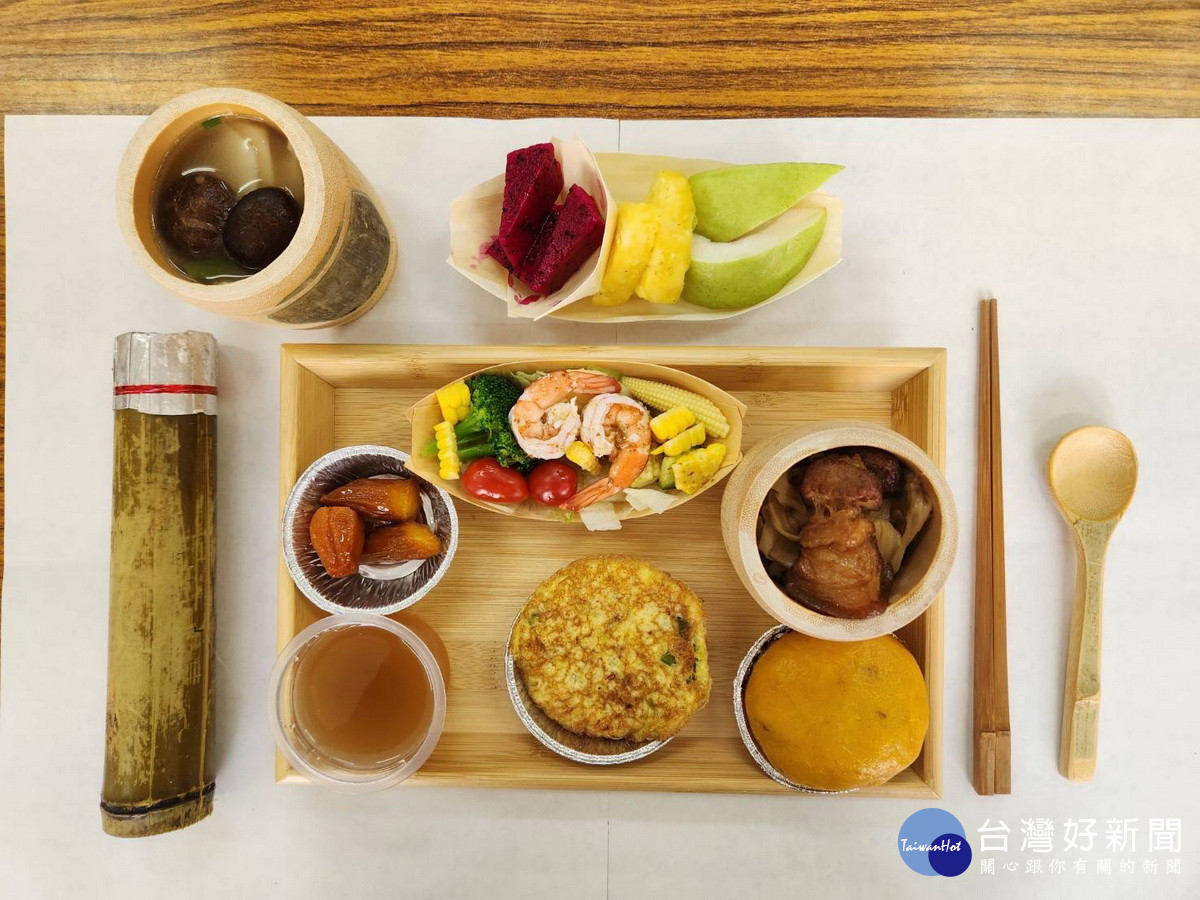 竹筒飯是不可或缺的地方小吃。(竹山公所提供)