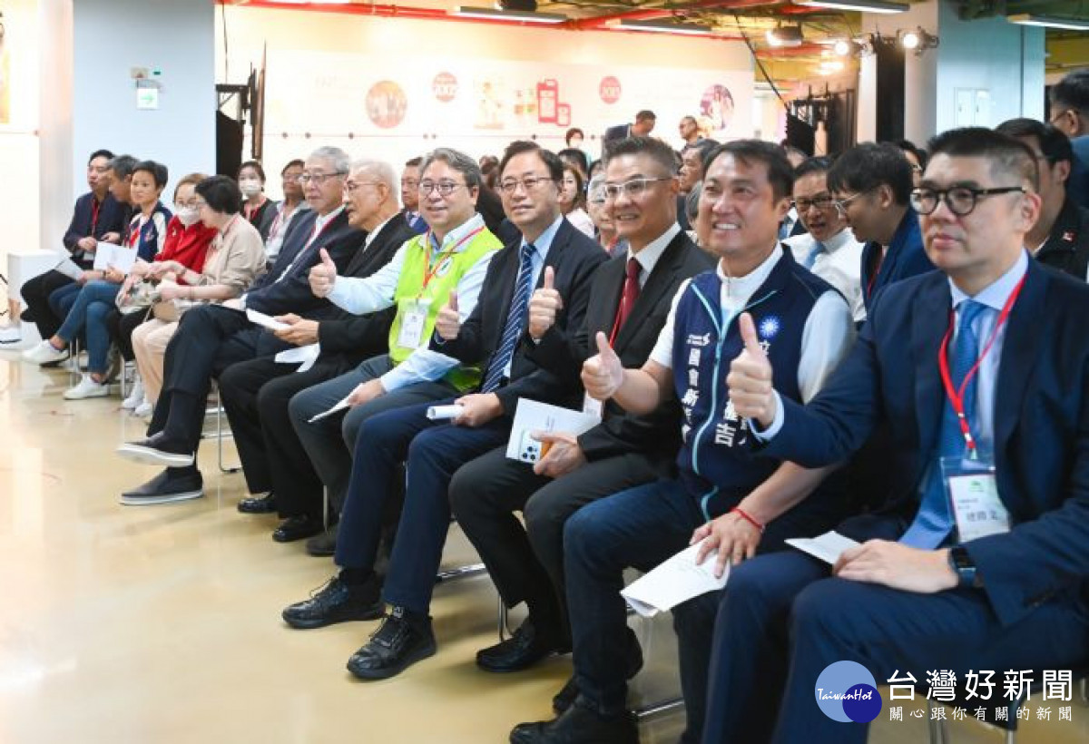 市長及來賓共同出席「美琪生技獲得綠色工廠標章暨成立80周年慶」。<br /><br /> 