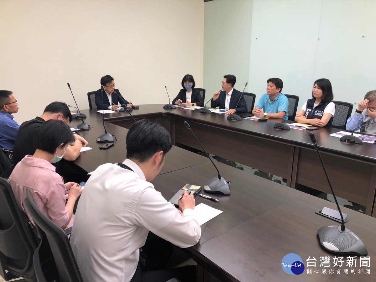 立委鄭正鈐召開載熙國小校地擴充協調會。