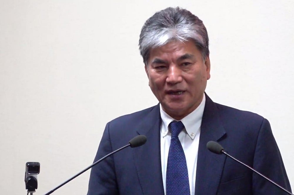 內政部前部長李鴻源日前於直播表示,不是口罩國家隊就不能買賣口罩,參加國家隊廠商賺取大額回扣。翻攝中國國民黨臉書