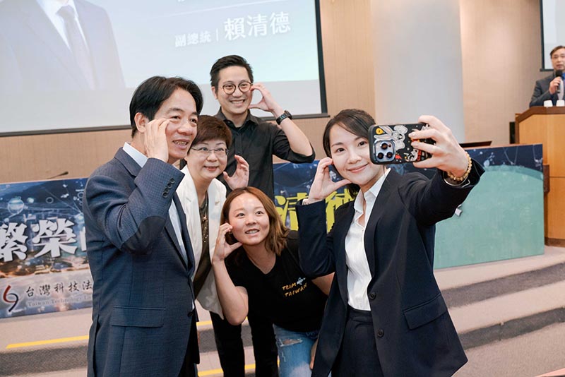 民調顯示,民進黨總統參選人賴清德支持度29.7%,罕見降到30%以下。圖/引自賴清德臉書