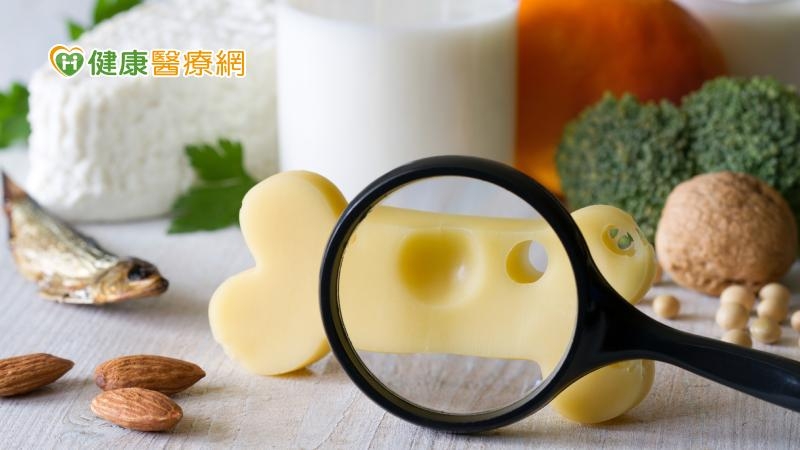 「這年齡」是預防骨質疏鬆關鍵期! 國健署授4招存骨本小撇步