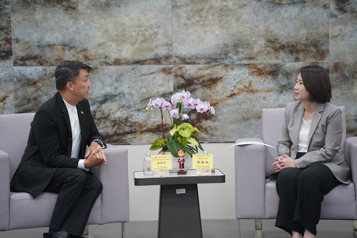 新加坡駐台北商務辦事處葉偉傑代表拜會周春米
